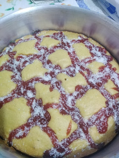 Una foto de Torta matera con dulce de membrillo