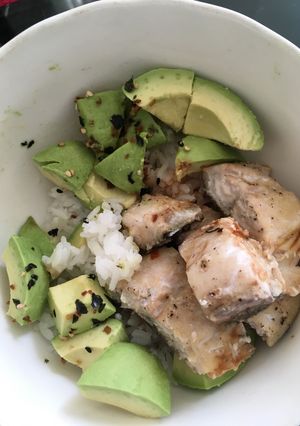 A picture of Avocado & Katsuo sprinkles, grilled Saba.