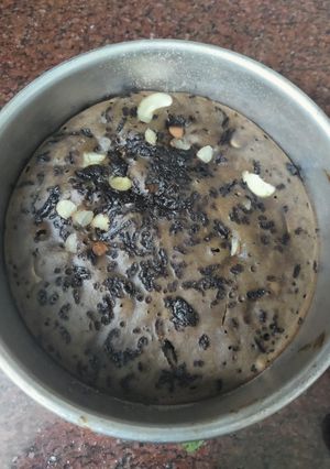 A picture of Wheat Flour and barely flour nut cake.