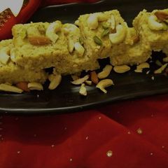 A picture of Apple and kiwi ki Barfi.