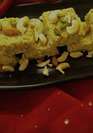 A picture of Apple and kiwi ki Barfi.