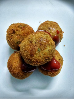 #பொட்டேட்டோ சீஸ் பால்ஸ் (Potato cheese balls Recipe in Tamil) செய்முறை முக்கிய புகைப்படம்