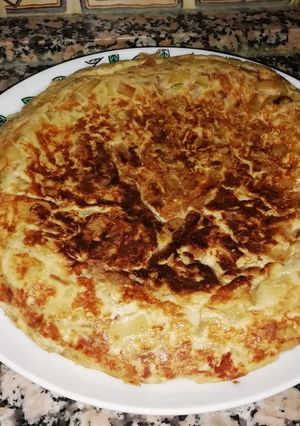 Una foto de Tortilla de calabacín y patatas