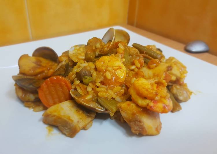 Arroz con pollo y almejas