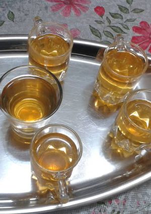 عکسی از دستور دمنوش به و گل محمدی
