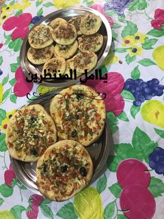 صورة لوصفة مناقيش الزعتر وبيتزا الخضار