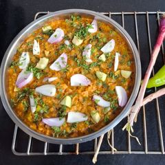 A picture of Roti Subji.