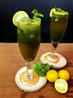 A picture of Mint Lemonade.
