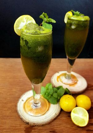 A picture of Mint Lemonade.