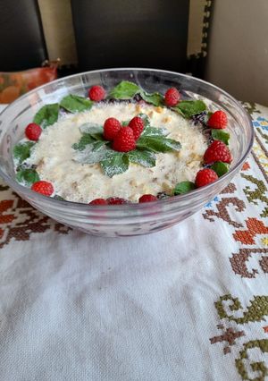 Una foto de Postre de frutos silvestres para Navidad