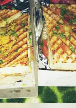 A picture of Grilled sandwiches.