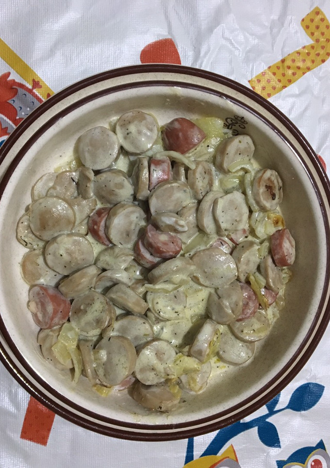 Una foto de Salchichas alemanas con queso light y cebolla