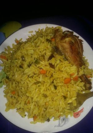 A picture of Fried rice nd chicken.
