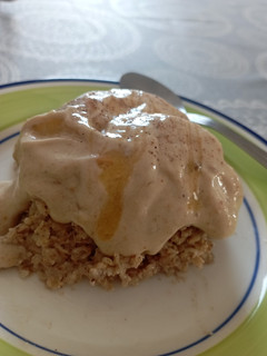 Una foto de Helado de plátano y anacardos con porridge de avena y canela