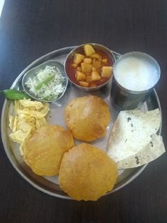 બટેટા નું શાક (Bateta Shaak Recipe in Gujarati) રેસીપી મુખ્ય ફોટો