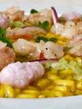 Risotto pomodorino giallo, tartare di gambero, mousse alla cipolla rossa e olio alle alici