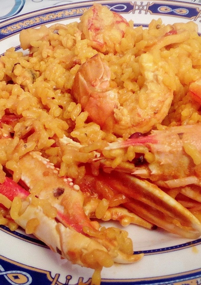 Una foto de Paella de marisco al horno