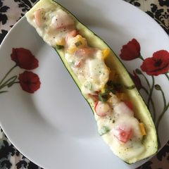 A picture of Zucchini boats (cuketové lodičky).