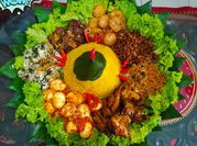 Gambar nasi kuning tumpeng