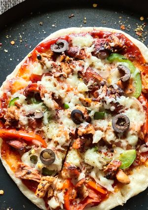 A picture of Pepper Chicken Pizza.