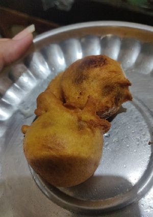 A picture of Crispy Aloo Bade.