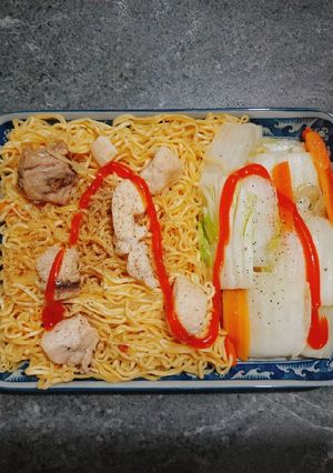 Hình của món Mì xào gà & rau củ.