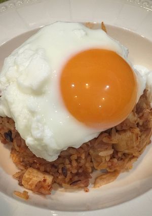 รูปของ ข้าวผัดกิมจิ โปะไข่ดาวน้ำ