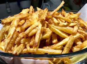 Una foto de Papas fritas crocantes a caballo