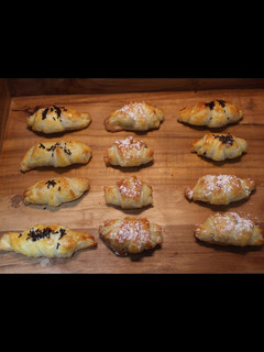 Una foto de Mini croissant rellenos de chocolate muy fáciles 🍫
