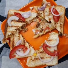 A picture of Leftover rajma sandwich.
