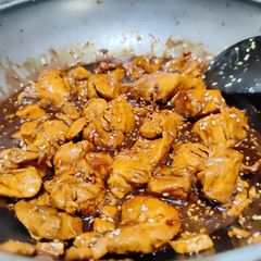 A picture of Three Cup Chicken (三杯鳥).