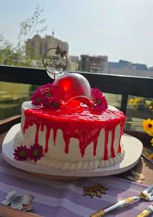عکسی از دستور کیک تولد با تزیین جام واژگون 🍷