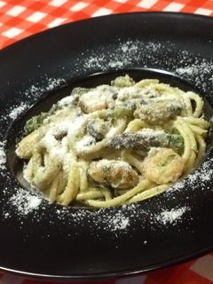 Tenger gyümölcsei (frutti di mare) spárgakrémes spagettivel recept fotója