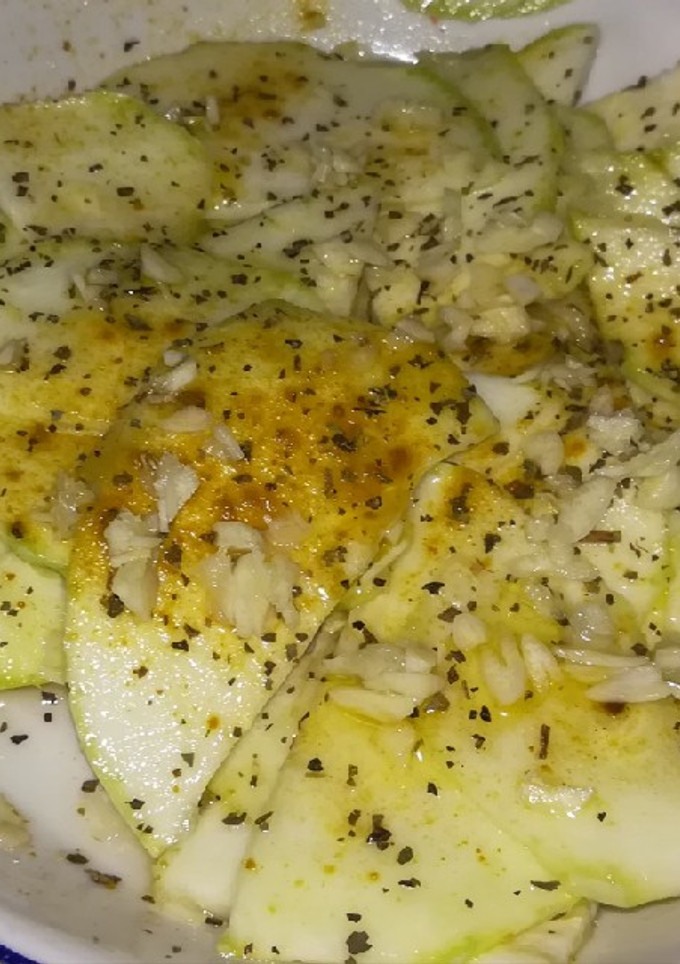 Una foto de Calabacín crudo en ensalada