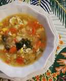 Sopa de verduras con fideos