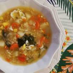 Una foto de Sopa de verduras con fideos