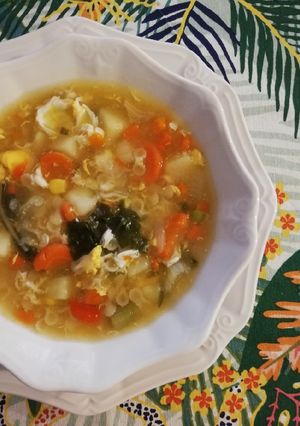 Una foto de Sopa de verduras con fideos