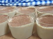 Una foto de vasitos de mascarpone