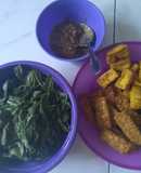 Daun singkong rebus, tahu tempe dan sambal terasi
