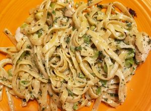 A picture of Green Onion Alfredo.