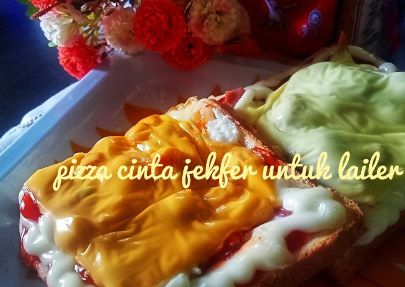 Jeffrey suka pizza Lailer