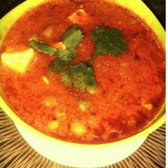A picture of Matar Paneer.