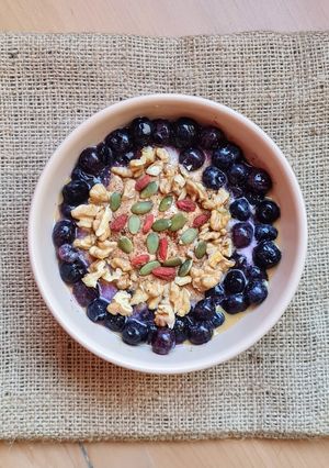 Una foto de Smoothie bowl en un minuto 🎑 especial noches de verano, para dormir como en el vientre materno 😴