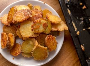 Parmezános-fokhagymas sült burgonya recept fotója