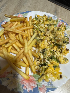 Una foto de Huevos revueltos con cebolleta