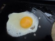 Una foto de huevo estrellado