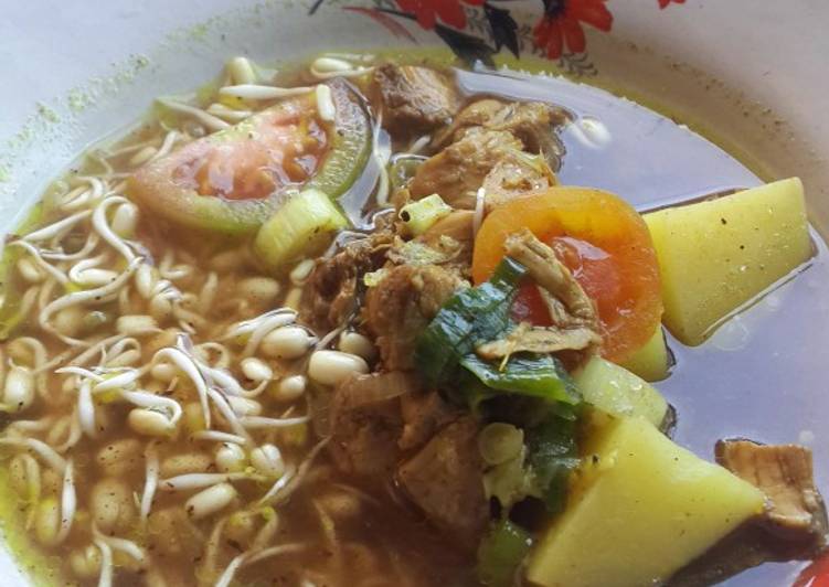 Rawon ayam kentang