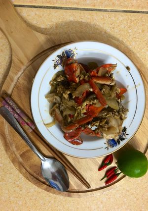 Hình của món Cua xào củ hành.