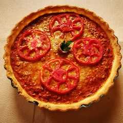 Una foto de Quiche de tomate y anchoas