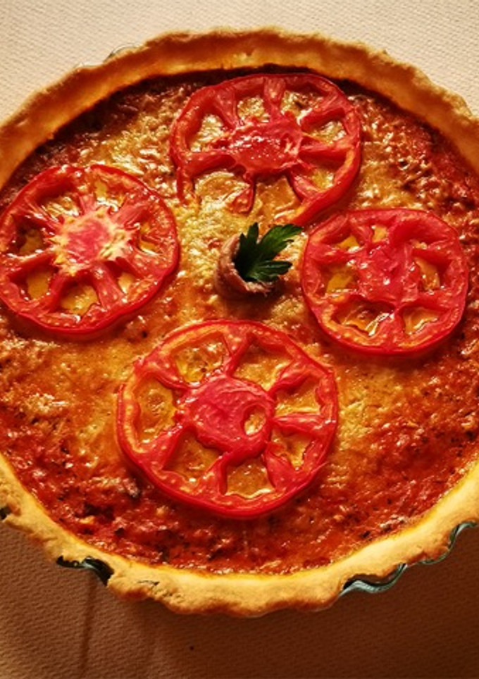 Una foto de Quiche de tomate y anchoas